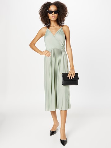 Robe 'Claire' ABOUT YOU en vert