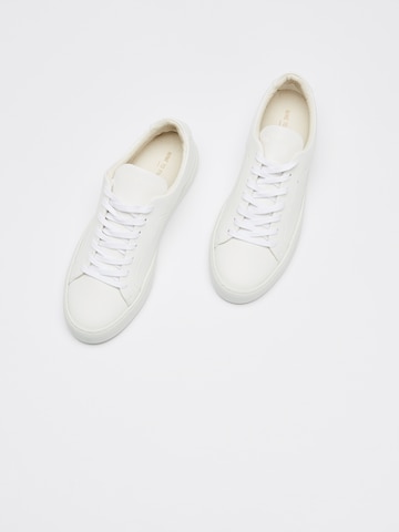 NINE TO FIVE Sneakers 'Gràcia' in White