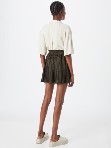 ABOUT YOU Wide Leg Shorts 'Thora' in Grün