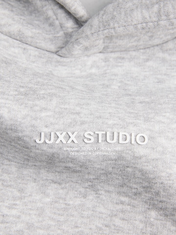 Sweat-shirt 'JXSTUDIO VESTERBRO' JJXX en gris