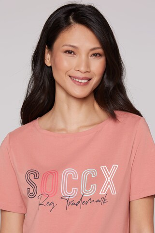 Soccx Basic T-Shirt mit U-Boot-Ausschnitt und Logo in Rot