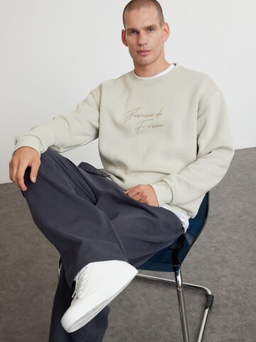 Sweat-shirt Trendyol en gris