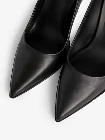 Calvin Klein Pumps in Black