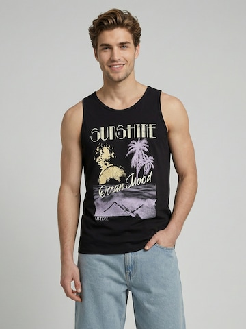 JJ Rebel Majica 'JREBMASON' | črna barva: sprednja stran