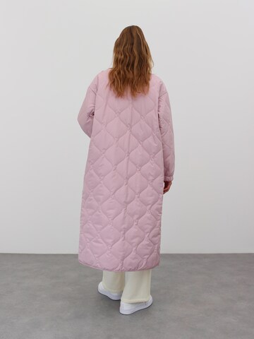 EDITED Zimní kabát 'Drew' – pink