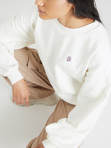 mazine Sweatshirt 'Monica' in Weiß