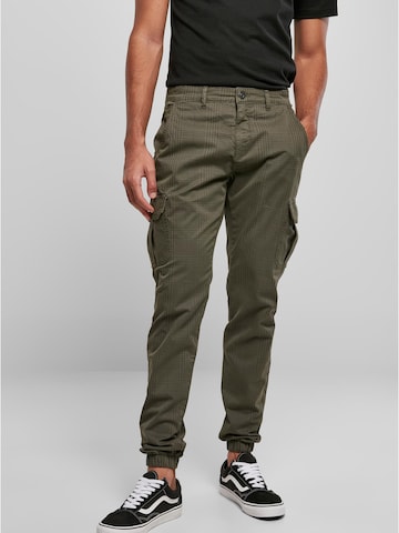 Effilé Pantalon cargo Urban Classics en vert : devant