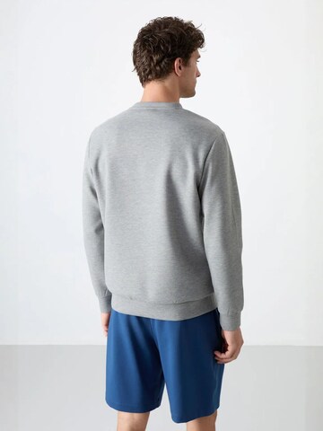 Tommy Life Sweatshirt in Grey