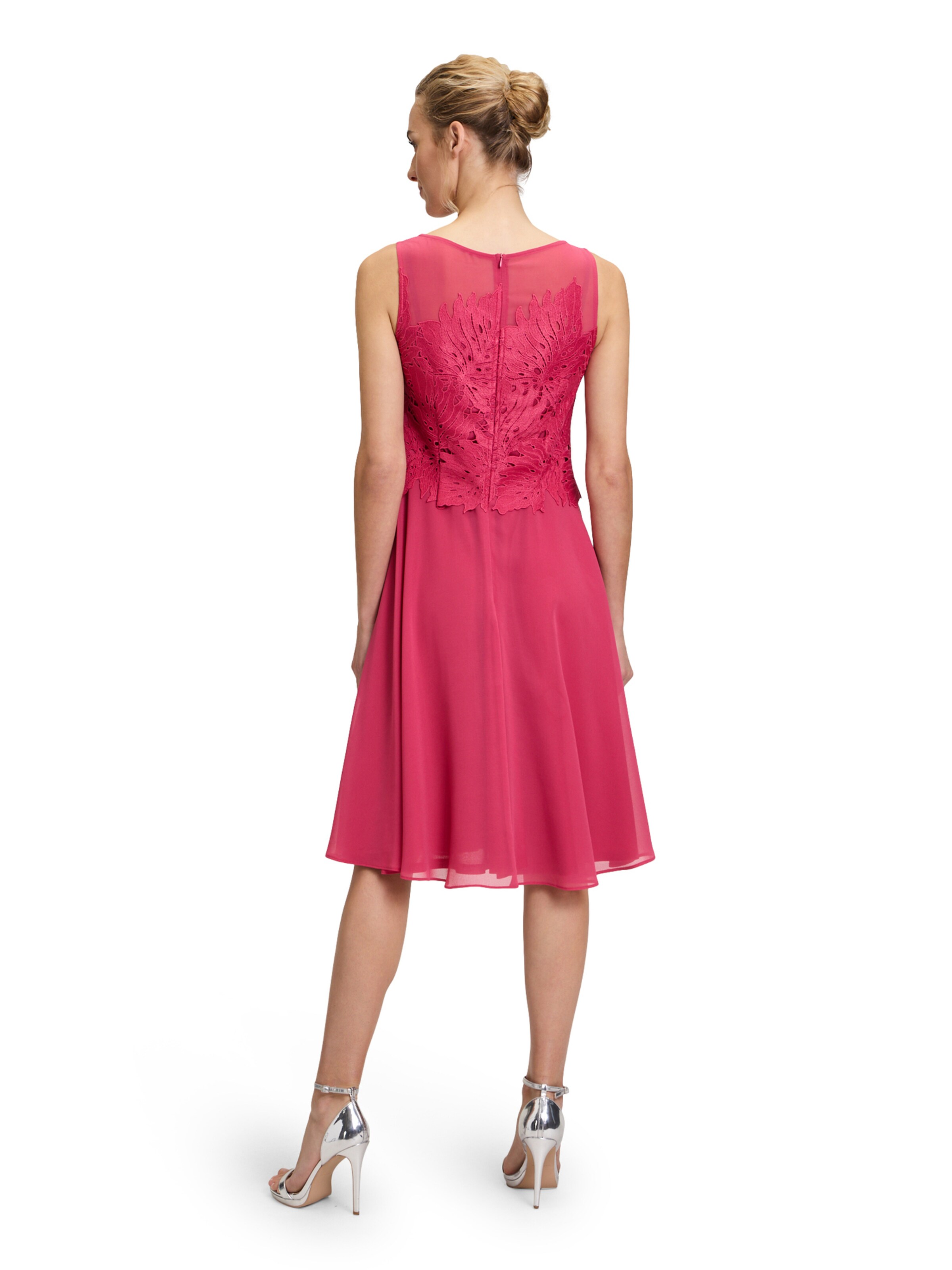 Robe de cocktail Vera Mont en rouge
