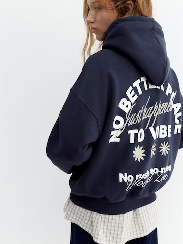 Sweat-shirt 'PACIFIC' Pull&Bear en bleu : devant