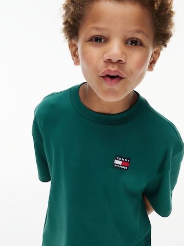 TOMMY HILFIGER T-Shirt 'Essential' in Grün