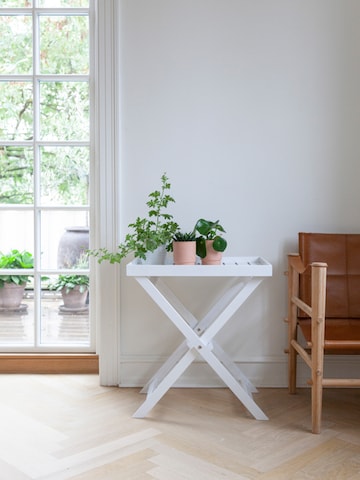 cinas Side Table in White