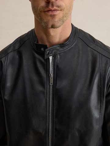 DAN FOX APPAREL Overgangsjakke 'Lewis' i sort