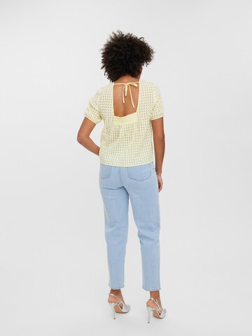 VERO MODA - Blusa 'Kamryn' en amarillo