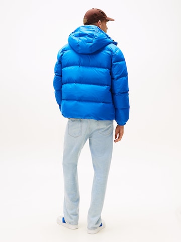 Tommy Jeans Jacke 'Essential' in Blau