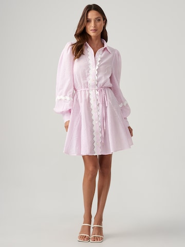 Robe-chemise 'YULI' The Fated en rose : devant