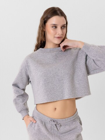 Jacey Quinn - Sudadera 'Elsa' en gris