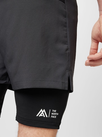 THE NORTH FACE Regular Workout Pants in Grey