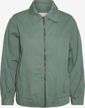 SOMETHINGNEW Between-Season Jacket in Green: front