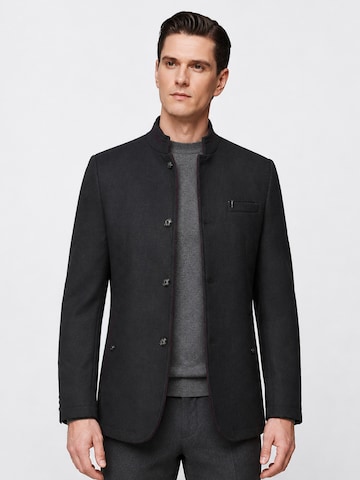 ALLTHEMEN Winter Coat 'Eiskante' in Black: front