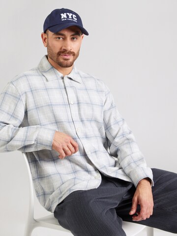 SELECTED Comfort fit Button Up Shirt 'SLHEDWIN' in Grey: front