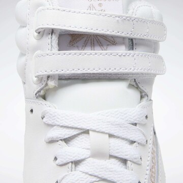 Sneaker alta di Reebok in bianco