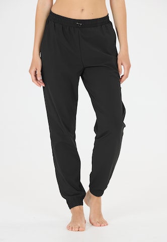 Athlecia Tapered Outdoorbroek 'Amisa V2' in Zwart: voorkant