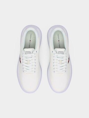 Baskets basses TOMMY HILFIGER en blanc