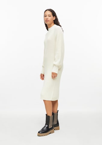 Robes en maille s.Oliver en beige : sur le côté