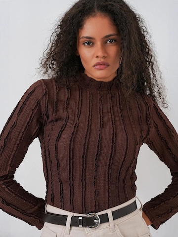 Bigdart - Blusa em castanho: frente