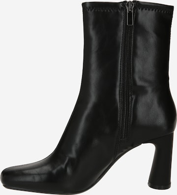 Bershka Stiefelette in Schwarz