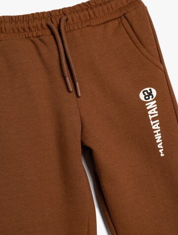 Koton Tapered Broek in Bruin