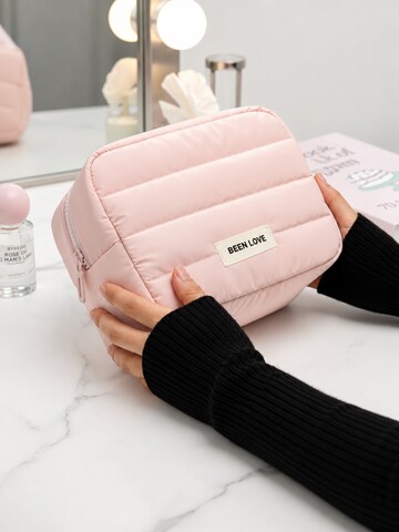 MEVYRA Toiletry Bag in Pink