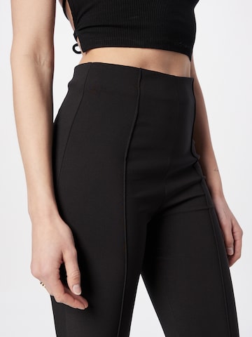 évasé Pantalon à plis Misspap en noir