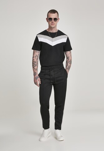 Urban Classics Regular Fit T-Shirt 'Arrow' in Schwarz