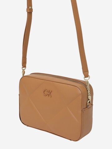 Borsa a tracolla 'Re-Lock' di Calvin Klein in marrone