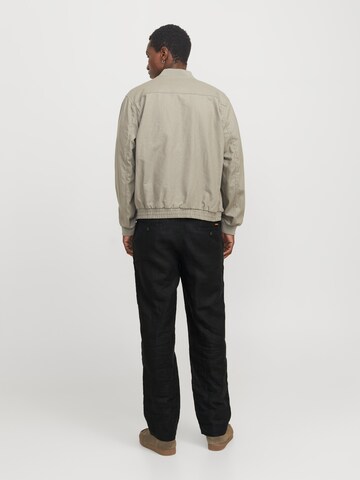 JACK & JONESLoosefit Chino hlače 'JPSTKarl JJLawrence' - crna boja