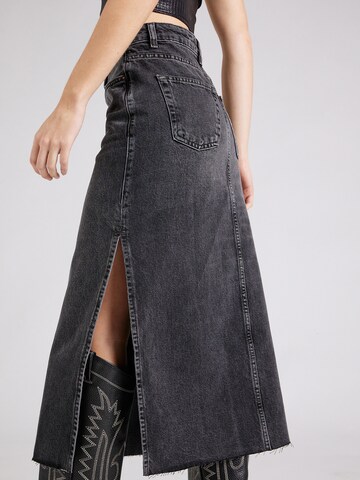 TOPSHOP Skirt in Black