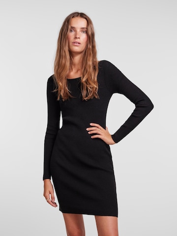 PIECES Knitted dress 'Nia' in Black: front