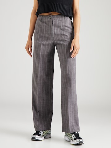 TOPSHOP Loose fit Trousers with creases in Grey: front