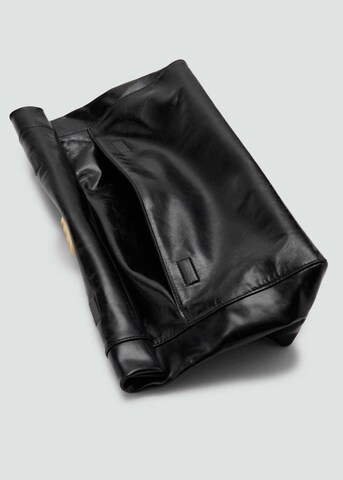 MANGO Clutch 'Twister' in Black