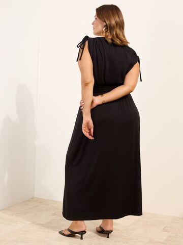 Friends Like These Mekko värissä musta