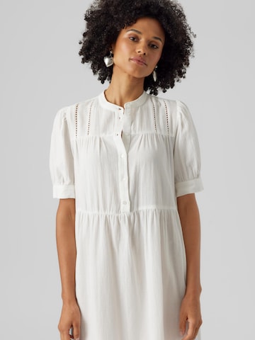 VERO MODA - Vestidos camiseiros 'Milan' em branco