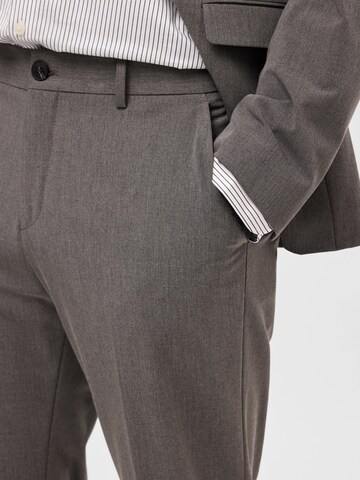 SELECTED HOMME Slim fit Trousers with creases 'Liam' in Grey