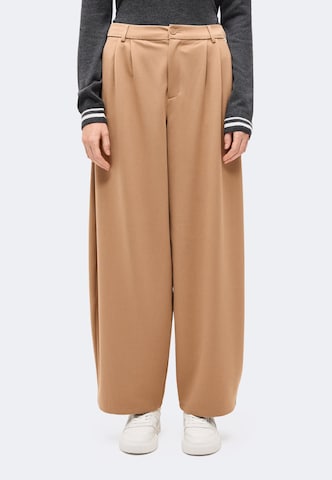 Karo Kauer - Barrel Pantalón plisado en beige: frente