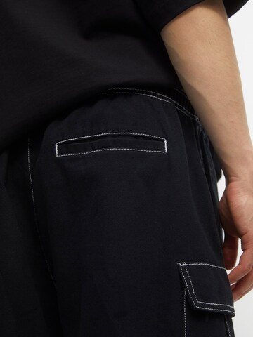 Pull&Bear Regular Cargo Pants in Black