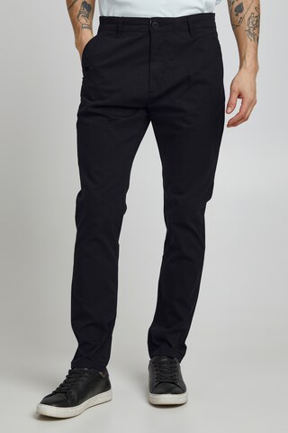 !Solid Regular Chino 'Jim' in Zwart: voorkant