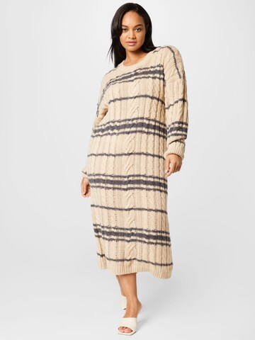 Robes en maille 'LORNA' In The Style Curve en beige : devant