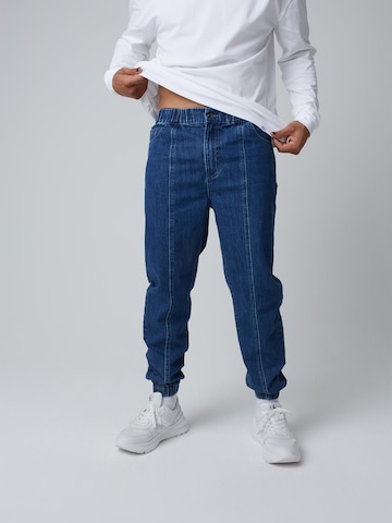 ABOUT YOU x Benny Cristo Tapered Jeans 'Simon' in Blau: predná strana