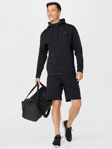 Hanorac sport de la NIKE pe negru